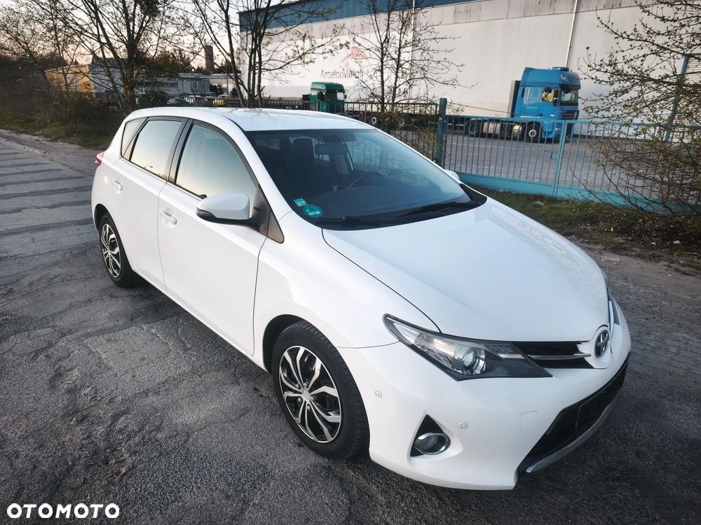 Toyota Avensis - 1