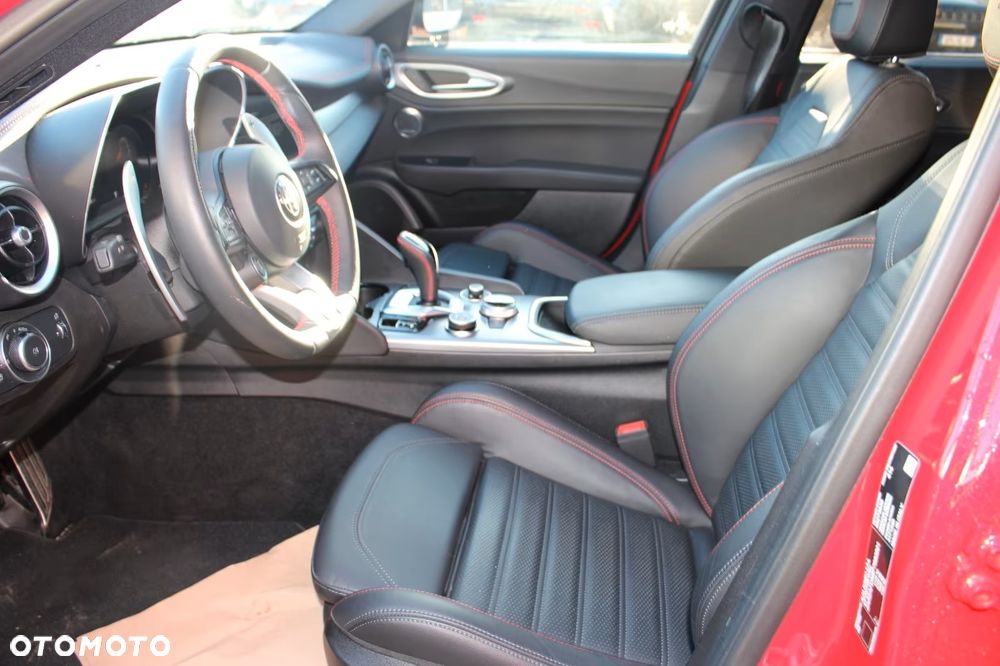 Alfa Romeo Giulia 2.0 Turbo 16V AT8-Q4 Competizione - 6
