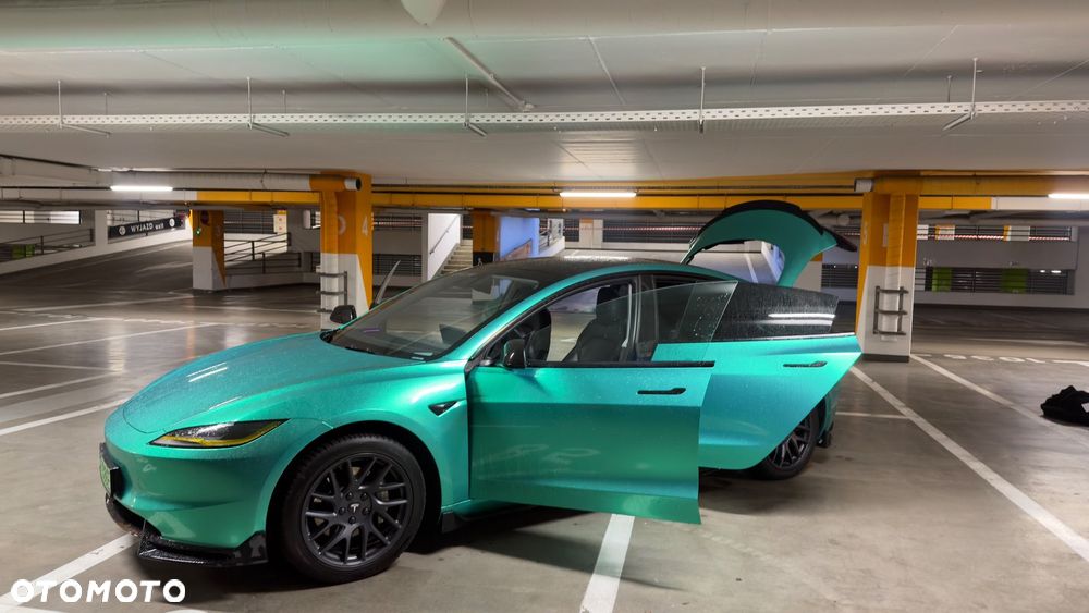 Tesla Model 3 - 10
