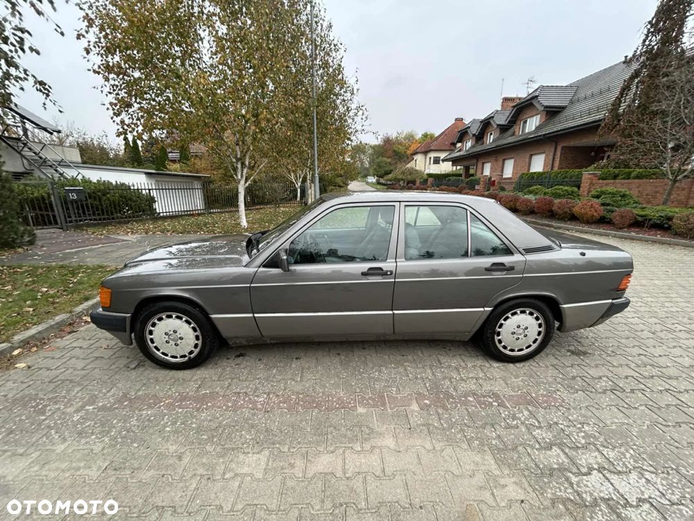 Mercedes-Benz W201 (190) - 5