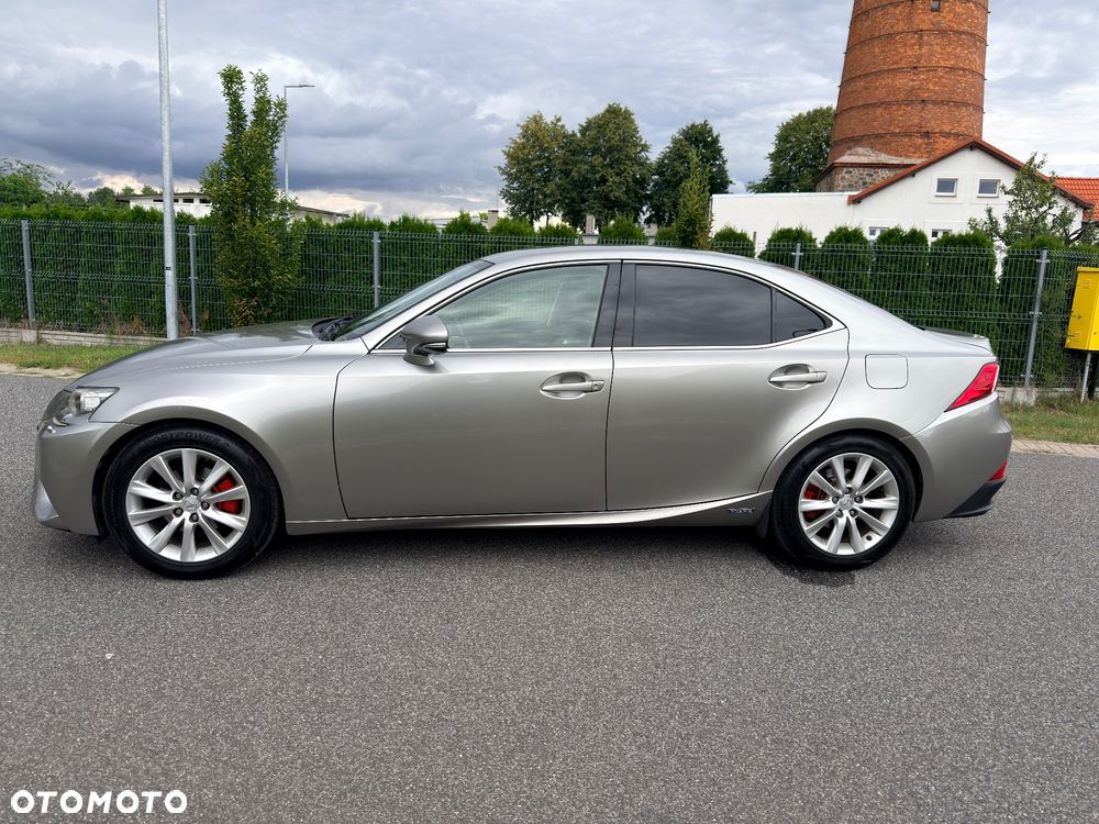 Lexus IS 300h F Sport - 6