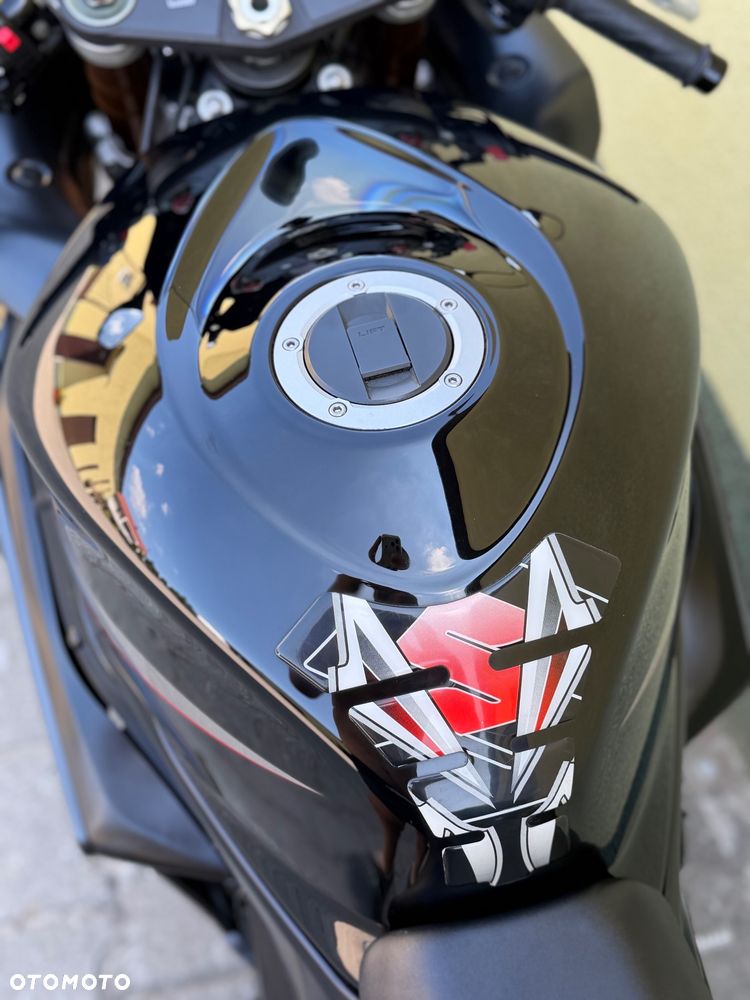 Suzuki GSX-R - 35