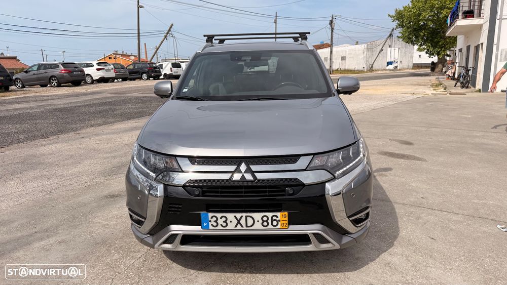 Mitsubishi Outlander - 2