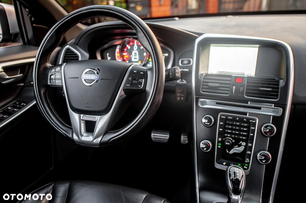 Volvo XC 60 D5 AWD R-Design Momentum - 34