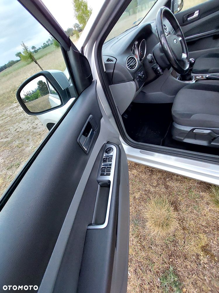 Ford Focus 1.6 Ghia - 7