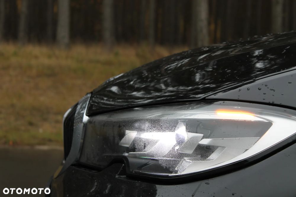 BMW Seria 3 330i - 9