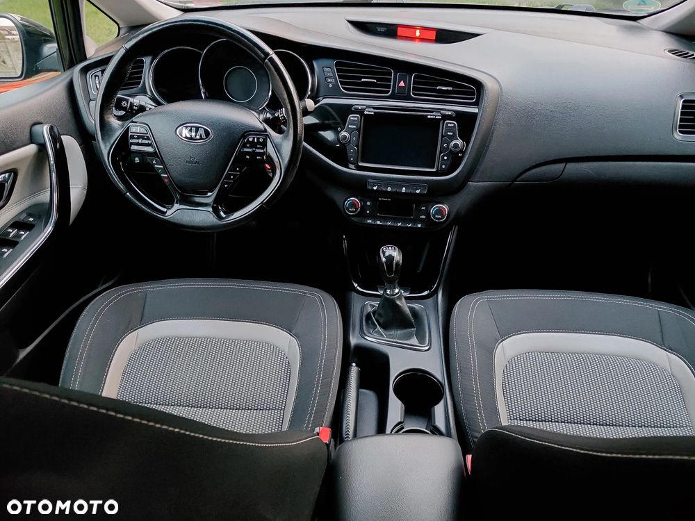 Kia Ceed 1.6 CRDi 128 Platinum Edition - 17