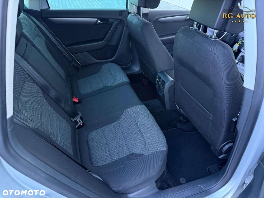 Volkswagen Passat - 30