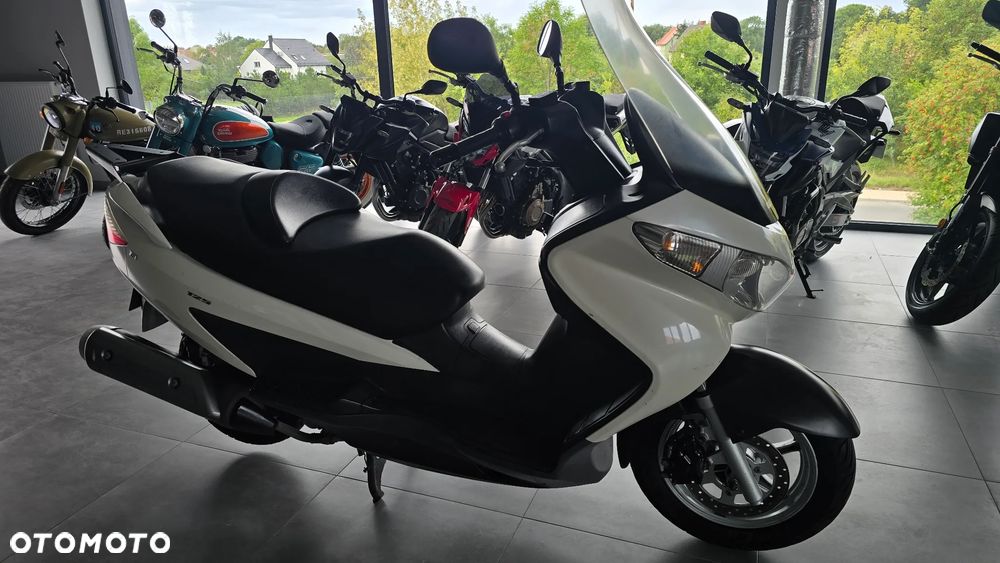Suzuki Burgman - 8