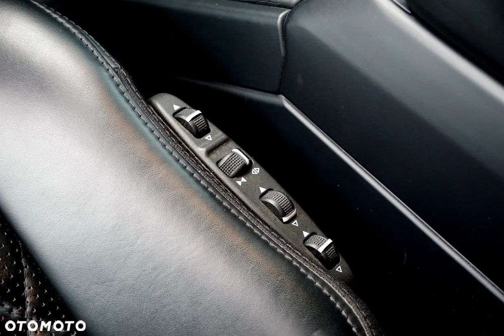 Mercedes-Benz Klasa G AMG 63 AMG SPEEDSHIFT 7G-TRONIC - 22