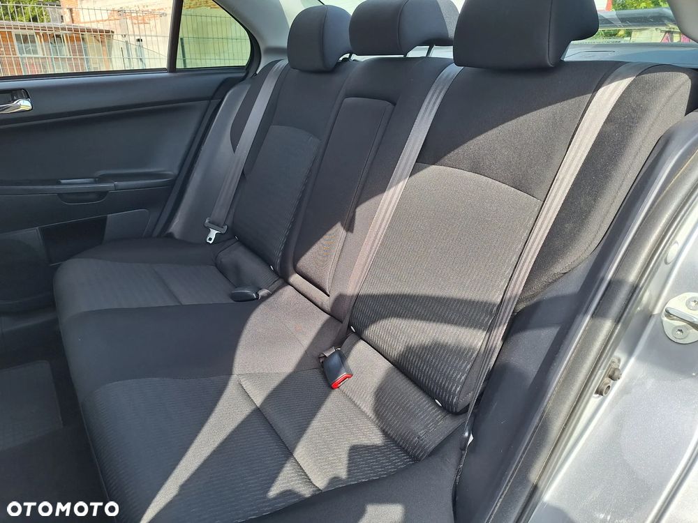 Mitsubishi Lancer - 25