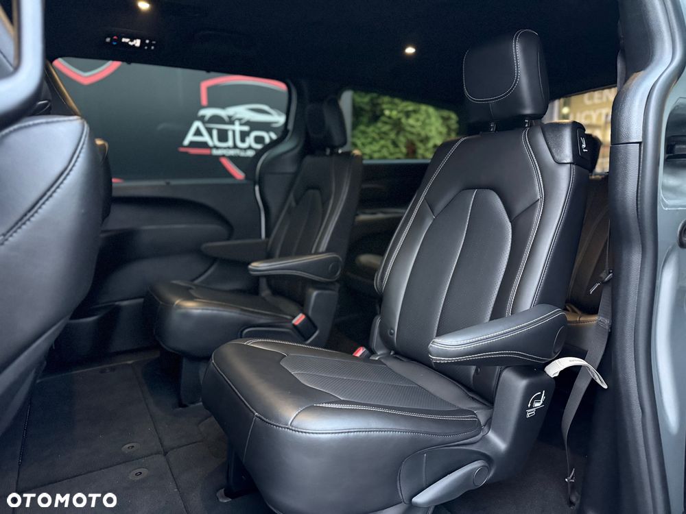 Chrysler Pacifica - 38