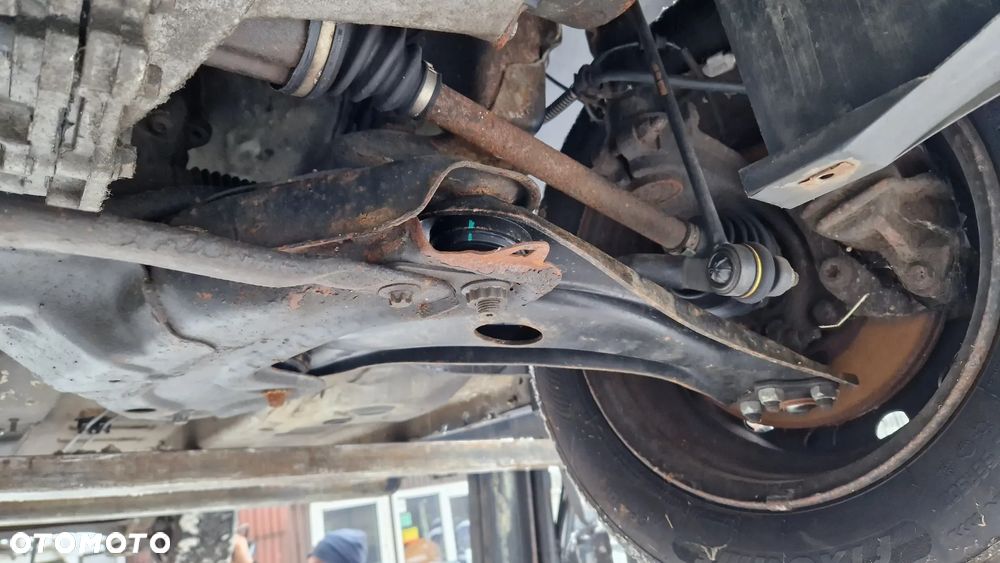 PEUGEOT 1007 WAHACZ PRZÓD LEWY - 1