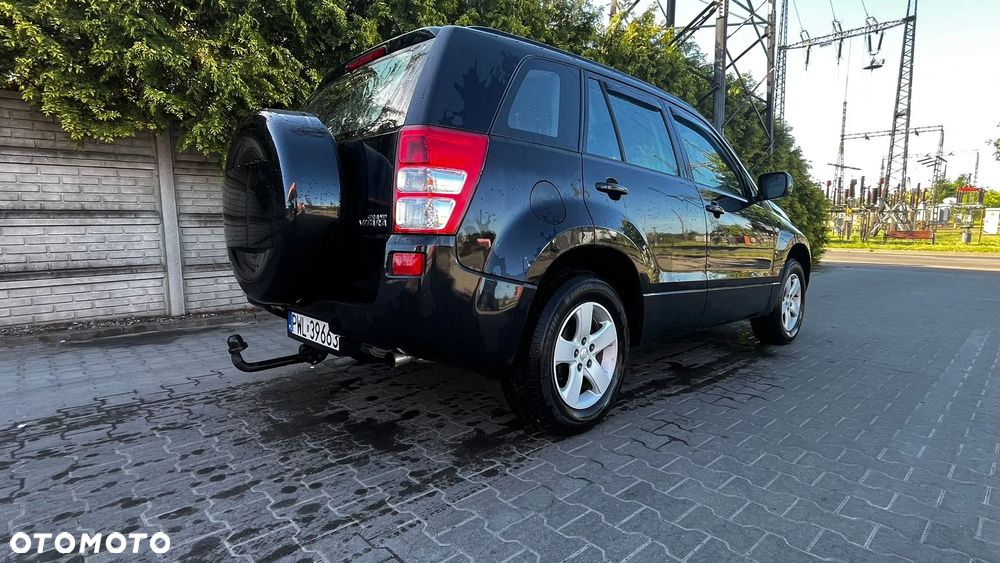 Suzuki Grand Vitara 2.0 Comfort + - 10