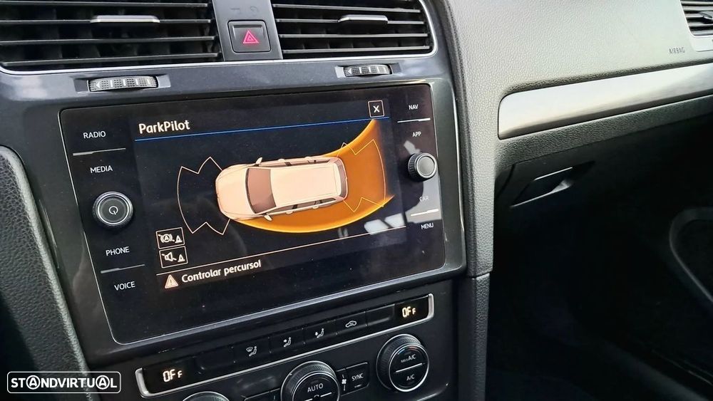 VW Golf Variant 1.6 TDi Confortline - 12