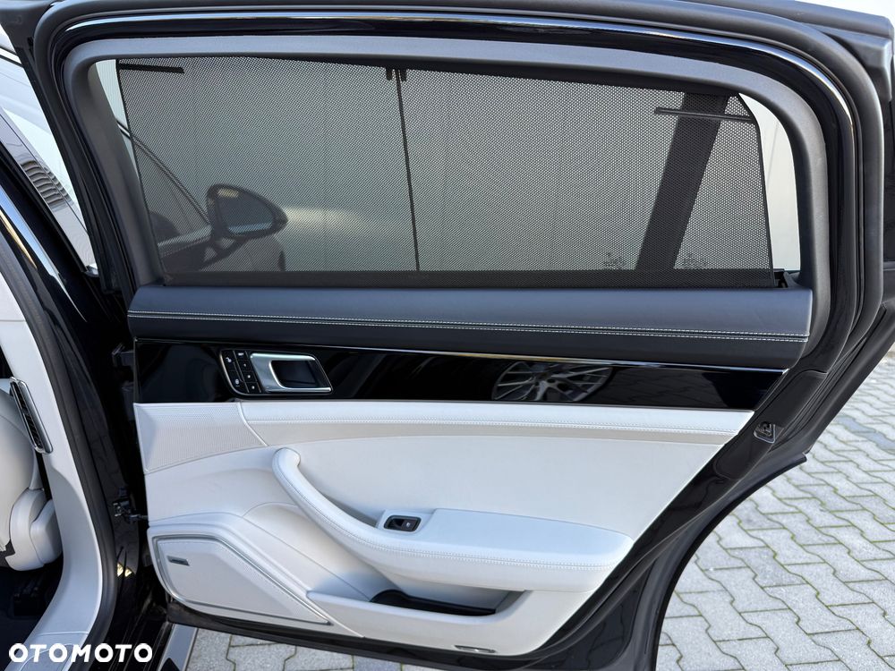 Porsche Panamera 4S Executive - 38
