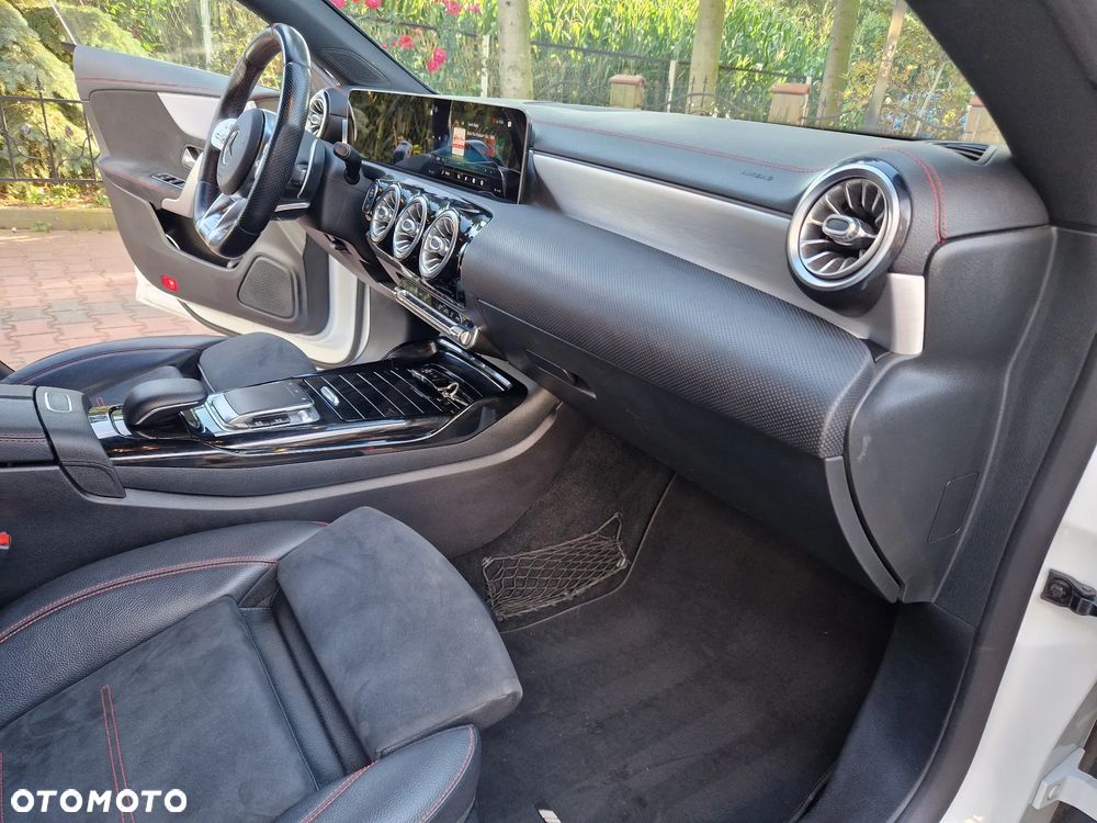 Mercedes-Benz CLA AMG 35 4-Matic 7G-DCT - 24