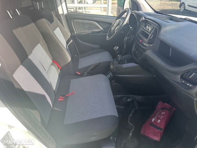 Fiat DOBLO LONGA 3 LUGARES 105 CV - 9