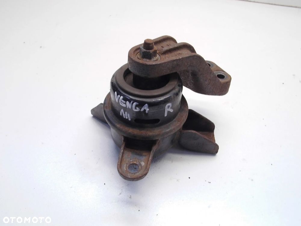 ŁAPA WSPORNIK PODUSZKA SILNIKA KIA VENGA 1.4 16V BENZYNA PRAWA - 1