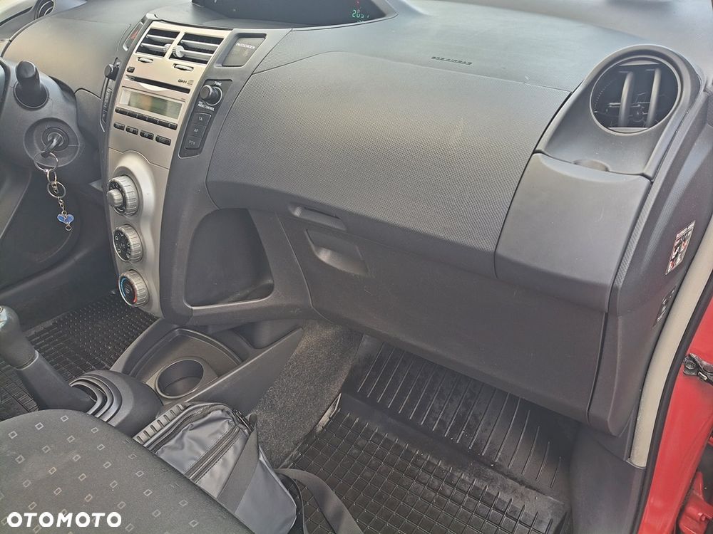Toyota Yaris 1.0 VVT-i Team - 23