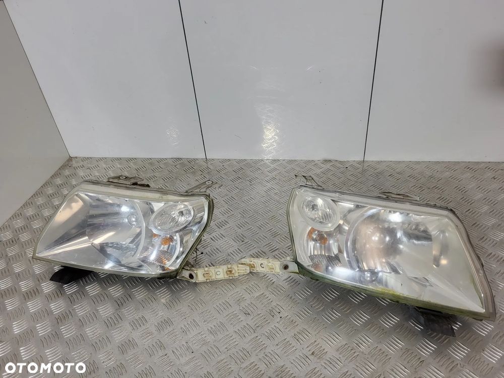 Suzuki Grand Vitara II Lampa Lewa Prawa Przód 3D - 1