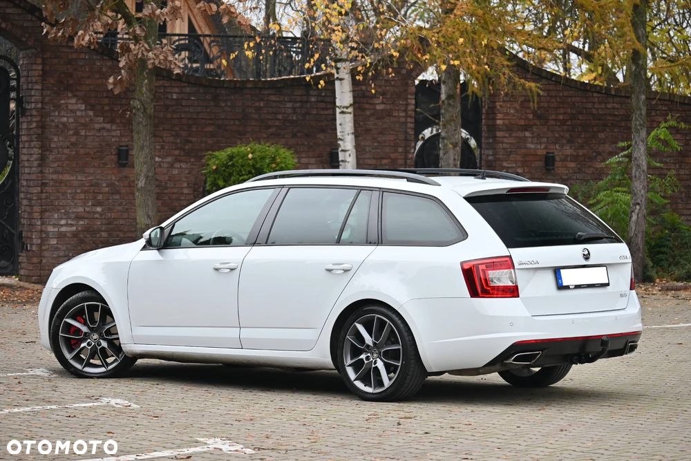 Skoda Octavia Combi 2.0 TDI DSG RS - 18