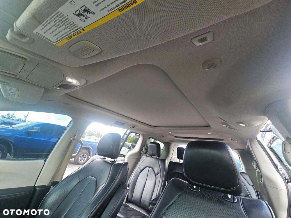 Chrysler Pacifica - 10