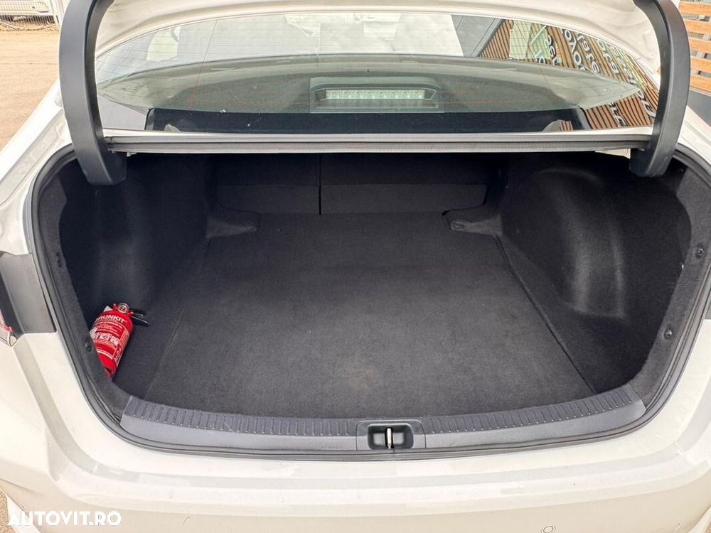 Toyota Corolla 1.8 HSD Business - 11