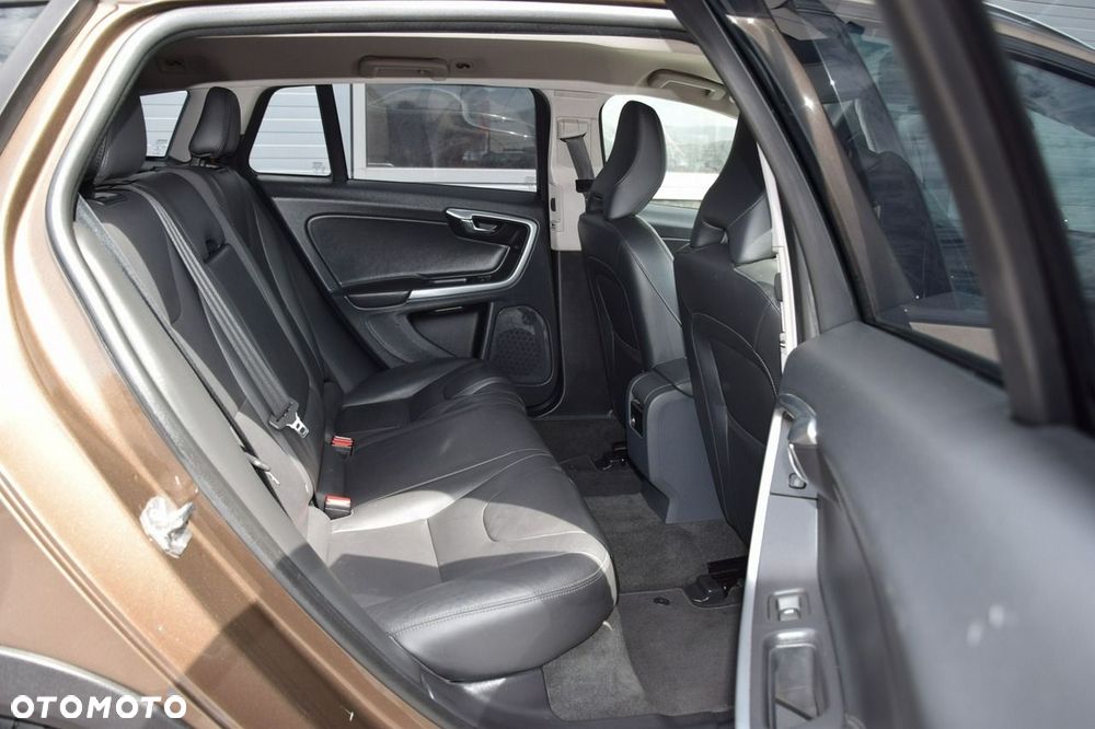 Volvo V60 Cross Country D3 Drive-E Summum - 29