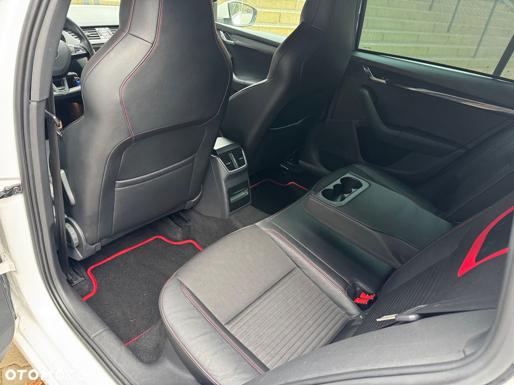 Skoda Octavia 2.0 TDI DSG RS - 27