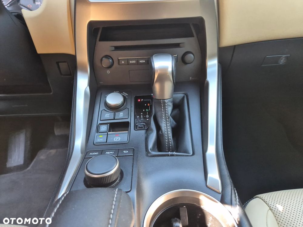 Lexus NX 300h Business Edition AWD - 16