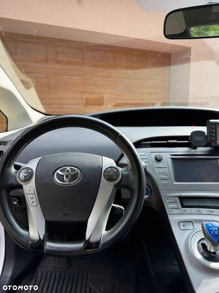 Toyota Prius 1.8 HSD Premium - 11