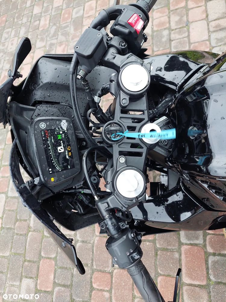 Yamaha YZF - 9