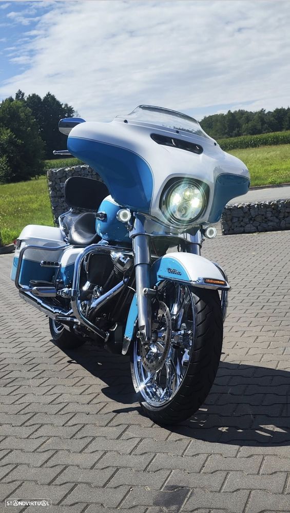Harley-Davidson FLHRCI Ultra Glide / Street Pack - 10