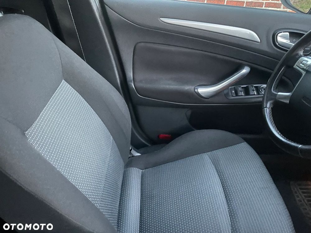 Ford Mondeo 1.6 Ghia - 10