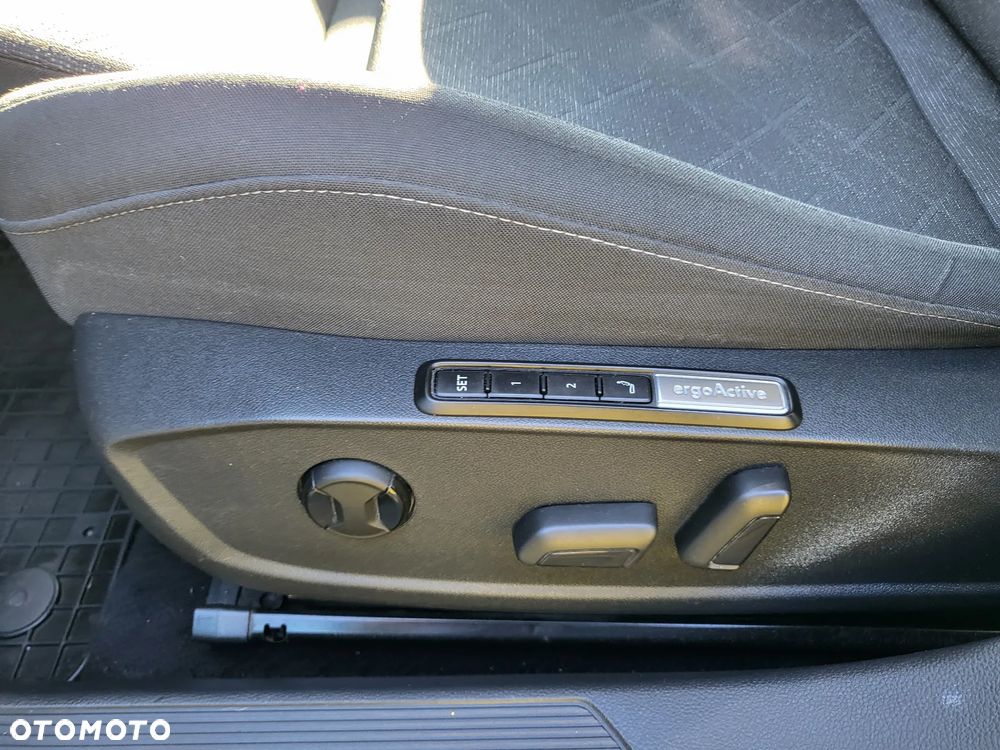 Volkswagen Golf - 26