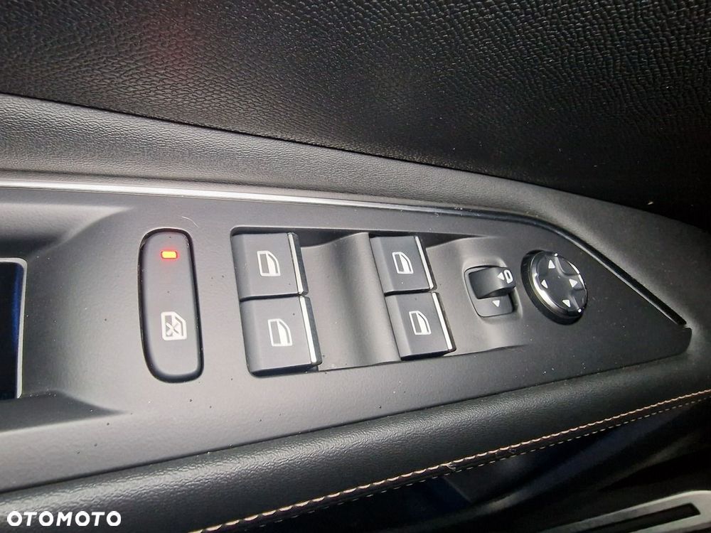 Peugeot 3008 1.6 PureTech HYbrid GT Line S&S EAT8 - 34