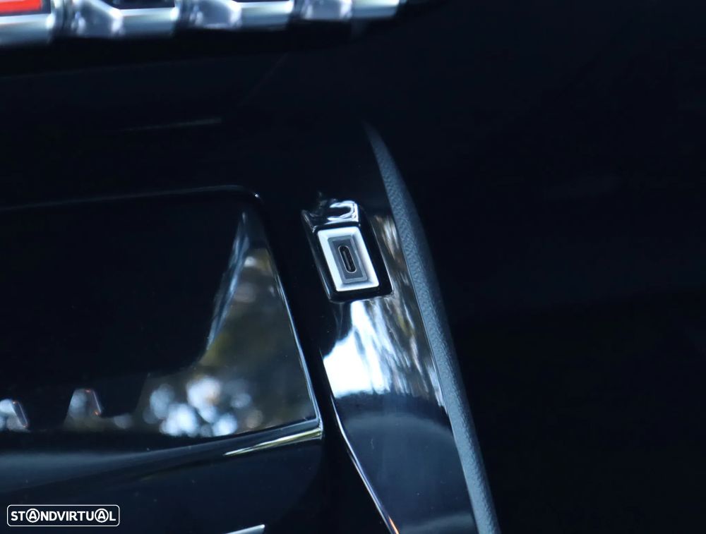 Peugeot 208 1.2 Hybrid Allure e-DCS6 - 37