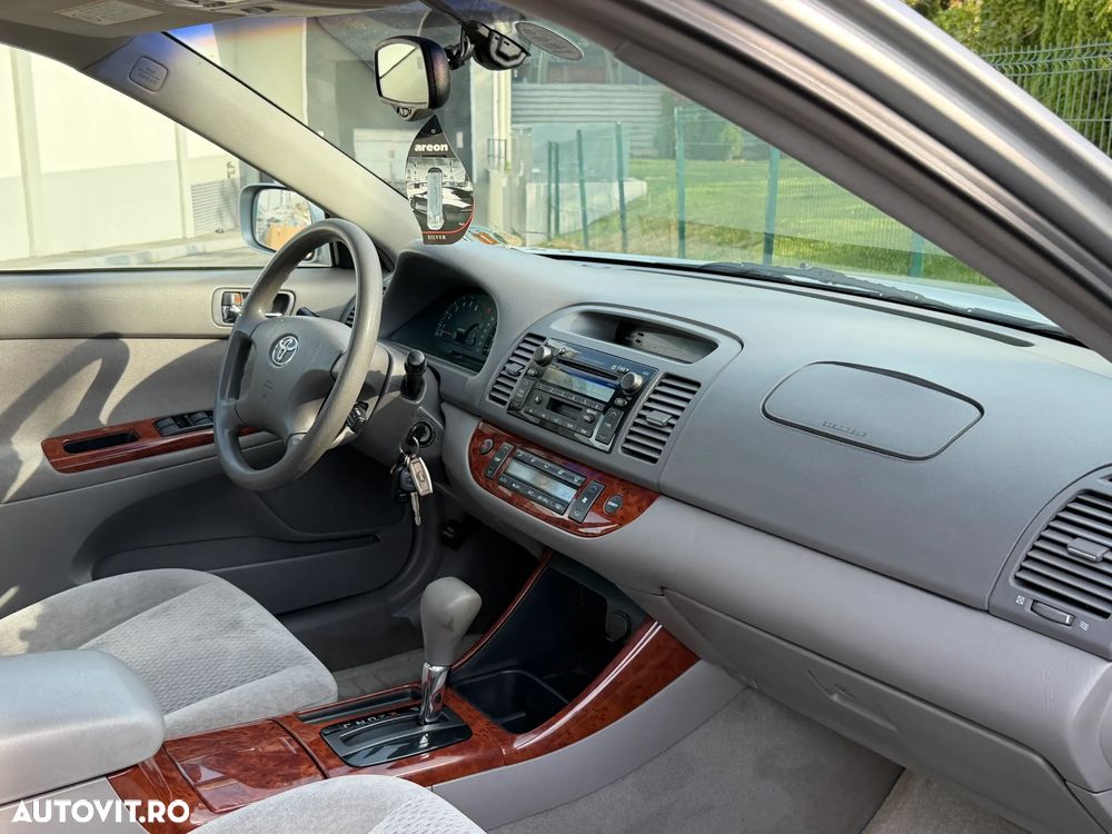 Toyota Camry - 17