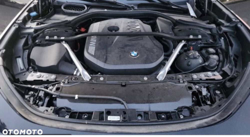 BMW Seria 7 740i - 32