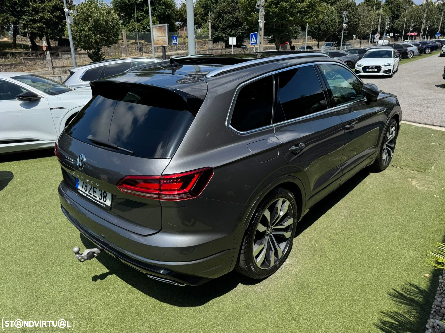 VW Touareg 3.0 TDI V6 R-Line - 11