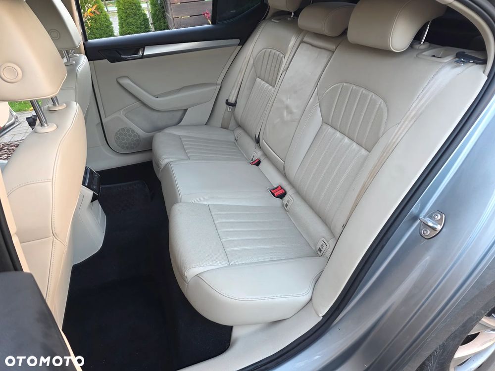 Skoda Superb 2.0 TDI Style DSG - 23