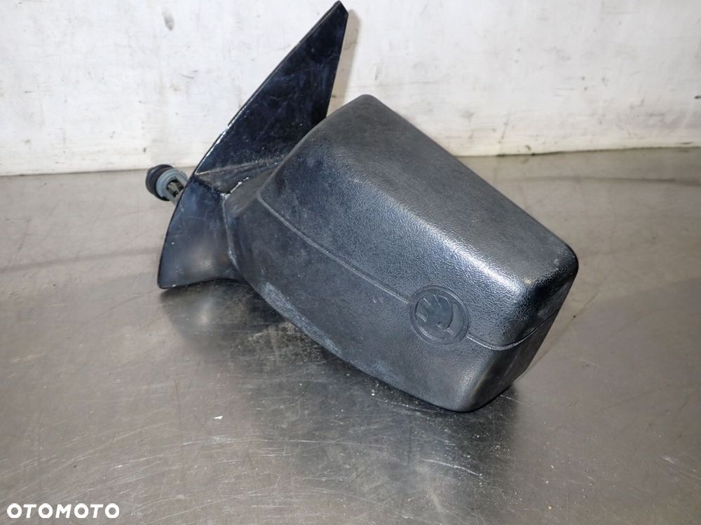 LUSTERKO LEWE SKODA FAVORIT - 2