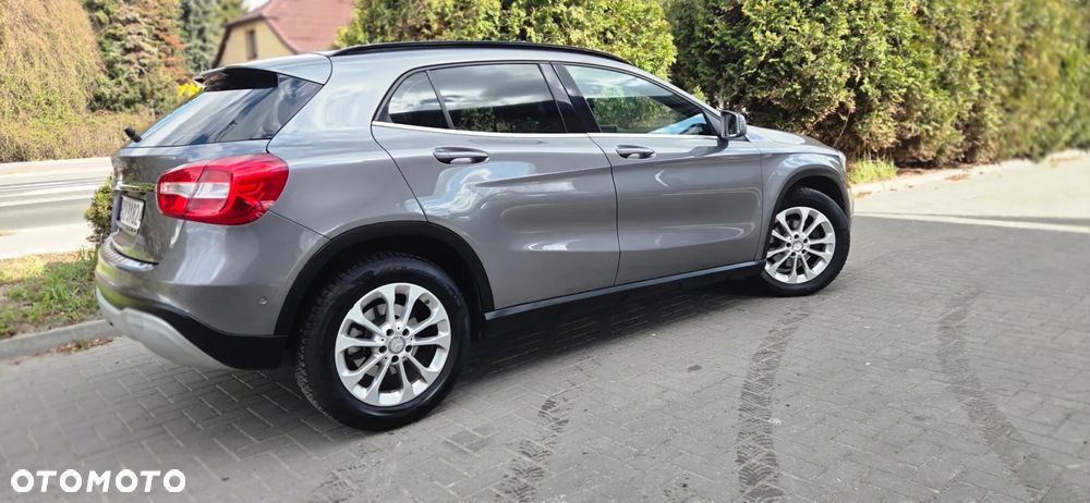 Mercedes-Benz GLA - 8