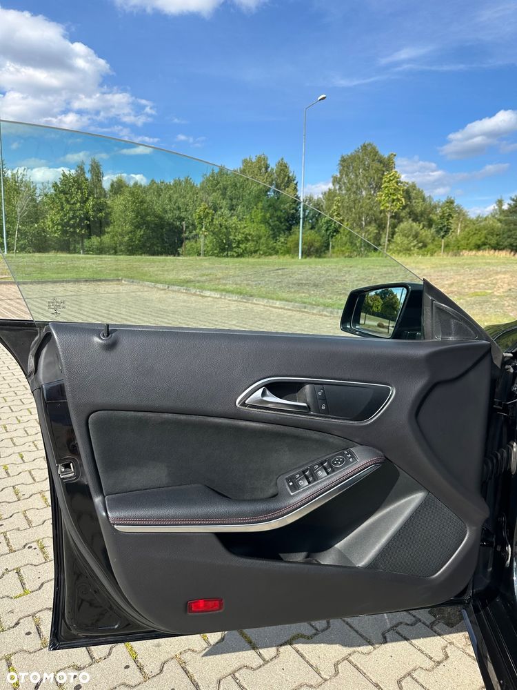 Mercedes-Benz CLA Shooting Brake 180 7G-DCT AMG Line - 20