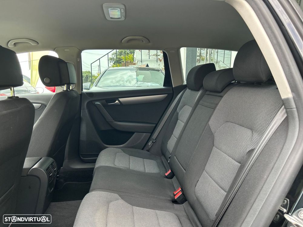 VW Passat Variant 1.6 TDI Confortline Navig - 18