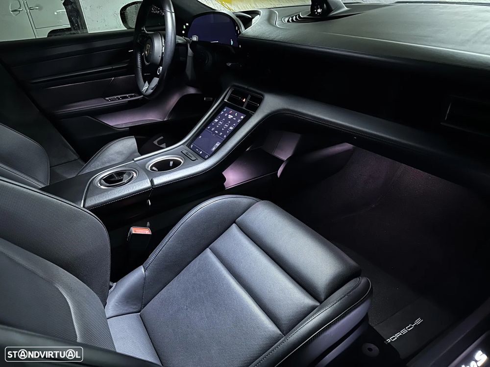 Porsche Taycan Turbo S - 11