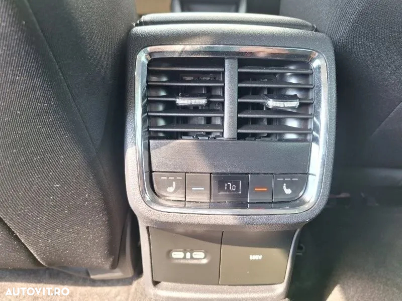 Skoda Octavia Combi 2.0 TDI DSG 4X4 Scout - 9