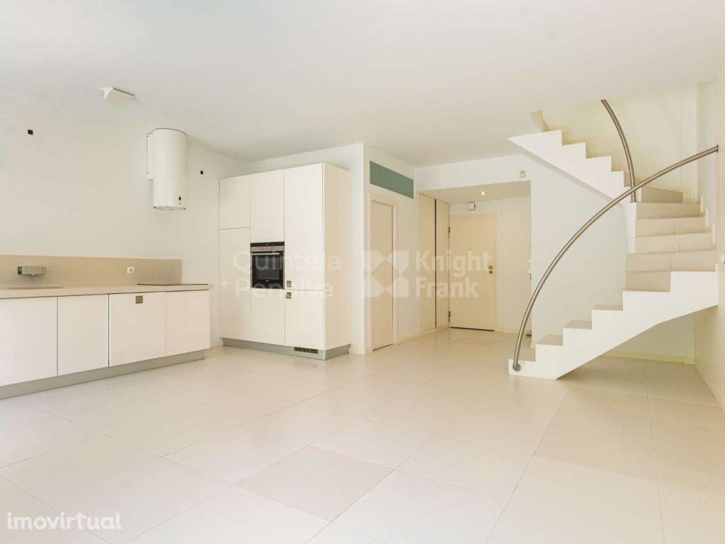 Apartamento T1 duplex para arrendamento em Sintra - Grande imagem: 4/25