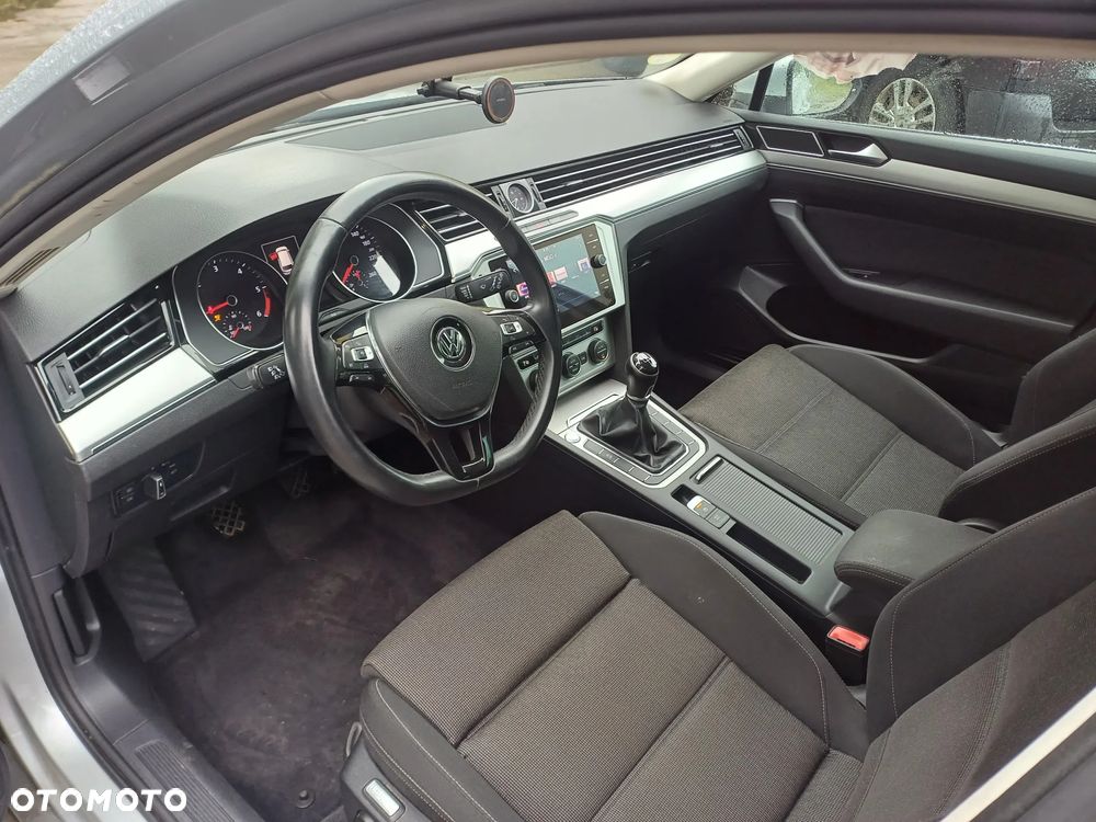 Volkswagen Passat 1.6 TDI (BlueMotion Technology) Comfortline - 13